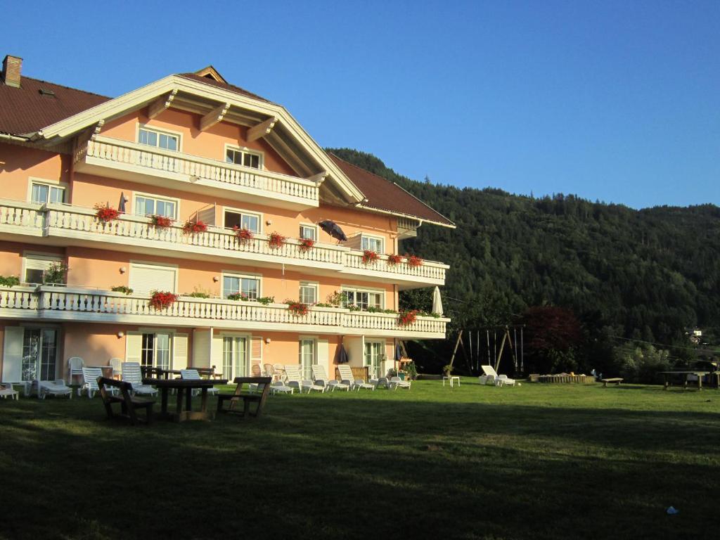 Appartementhaus Karantanien Am Ossiacher See Екстериор снимка
